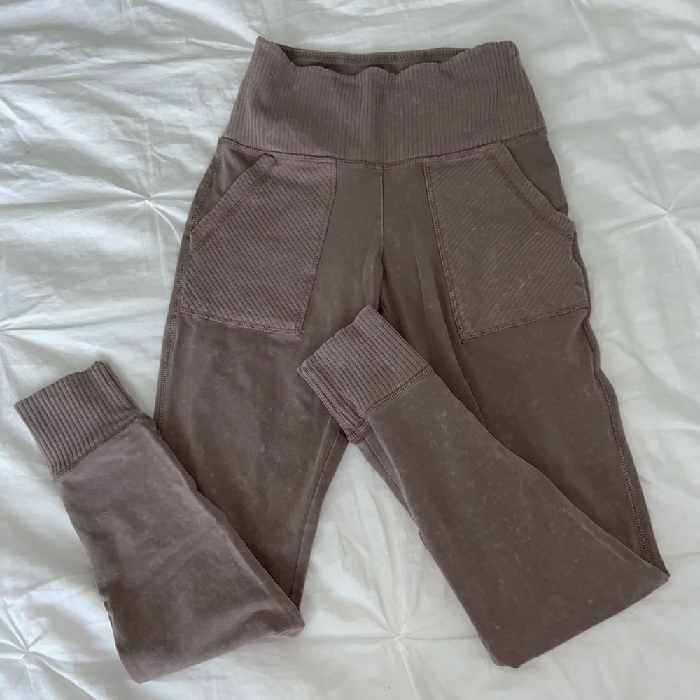 American Eagle Beige Jogger Workout Leggings